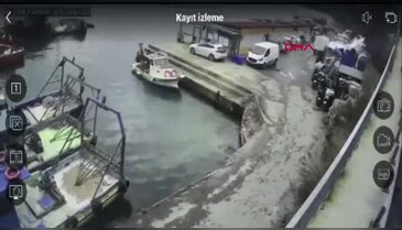 Sahilde panik anları: Kontrolden çıkarak denize düştü!
