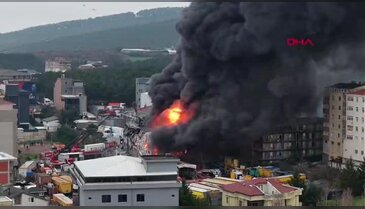Şehir merkezinde korkutan yangın! Dumanlar gökyüzünü sardı
