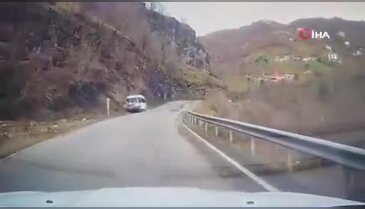 Öğrenci servisi kazası kamerada
