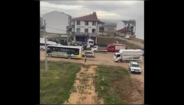 Bursa İnegöl'de zincirleme kaza! Çok sayıda yaralı var...
