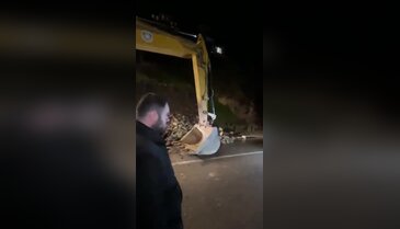 Bursa'da toprak kayması sonrası yeni gelişme! Yol tek şeride açılıyor...