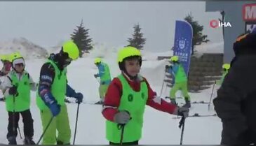 "1000 Çocuk Kayak" projesiyle yüzlerce öğrenci karla buluştu