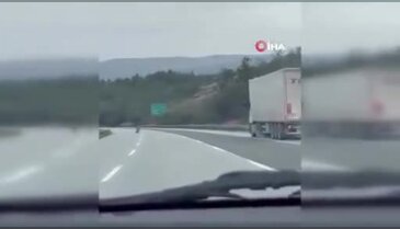 Tırdan fırlayan lastik otobanda yüzlerce metre ilerledi