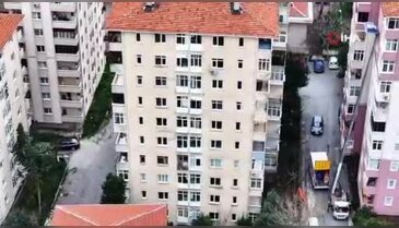 Riskli yapı nedeniyle tahliye edilen 10 katlı bina böyle görüntülendi