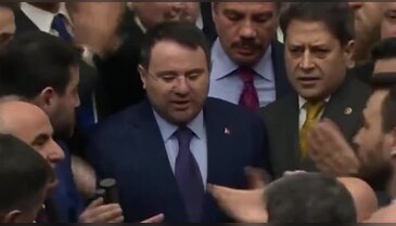 Mecliste skandal anlar sonrası etten duvar örüldü! Kürsüde böyle yemin ettiler...