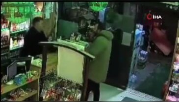 Bursa'da para üstü için markette kavgaya tutuştular! Ürünler havada uçuştu...