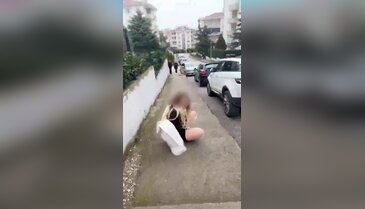 Bursa'da bir kişi değişik hareketler sergiledi! Görenler ne yaptığını anlamadı