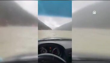 İki ili birbirine bağlayan kara yolu göle döndü!