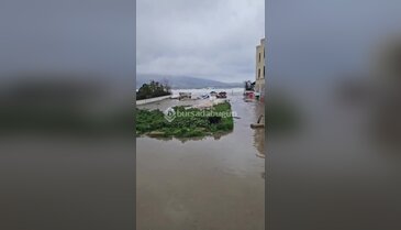 Bursa'da deniz taştı! Sokaklar göle döndü