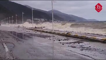 Marmara Denizi coştu, dev dalgalar duvarı yıktı: Bursa'dan ekipler bölgede