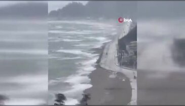 Bursa Karacabey'de fırtına ve sağanak sonrası deniz taştı