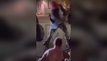 Olay görüntü! Ünlü oyuncu çıkan kavgada ağır şekilde darbedildi