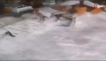 Her şey 3 saniyede oldu! Ortada ne garson kaldı ne restoran...