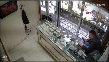Bursa'da kuyumcuya soygun girişiminin görüntüleri ortaya çıktı!