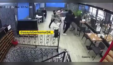 Bursa'da kafede meydan muharebesi! Mekanın altını üstüne getirdiler...
