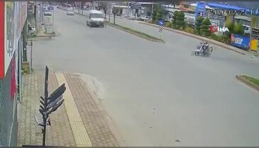 Ticari araca çarpıp metrelerce savruldu! 82 yaşında acı son...