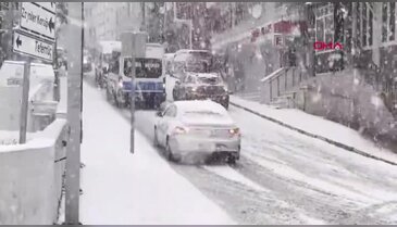 Bursa beyaza büründü! Araçlar yolda kaldı...