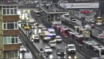 İstanbul'da 2 metrobüs çarpıştı: Yaralılar var