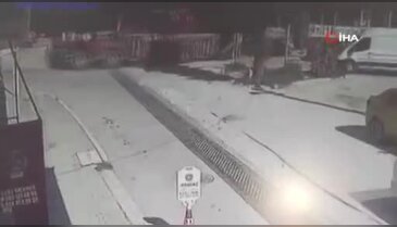 Yokuşta kontrolden çıkan vinç otomobilleri beraberinde sürükledi: O anlar kamerada...