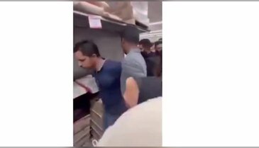 Görüntü 10 günlük yiyeceğin kaldığı şehirden! Birbirlerini ezdiler