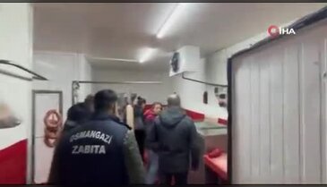 Bursa'da 700 kilo sucuk imha edildi!