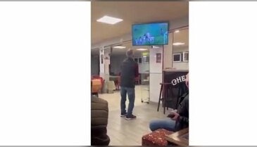 Ekranda gördüğüne dayanamayıp resmen delirdi