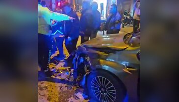 Bursa'da gece saatlerinde korkutan kaza! Motosikletteki iki genç savruldu...