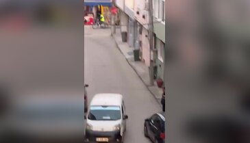Bursa'da sokağı kilitleyen kuralsızlık! Göz göre göre girdi, herkesi isyan ettirdi