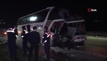 Bursa'dan hareket eden tıra yolcu otobüsü çarptı! Çok sayıda yaralı var