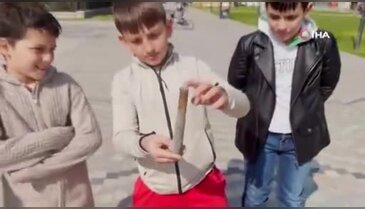 Çekilen İznik Gölü kıyısında oynayan çocuklar top mermisi buldu