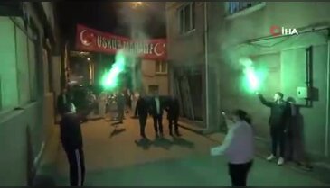 Bursa'da Balkan esintili sahur: Sokak sokak dolaşıp börek topladılar