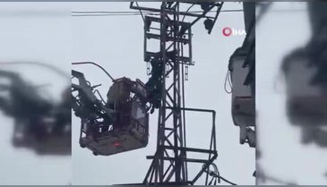 Hırsızlık için çıktığı elektrik direği sonu oldu