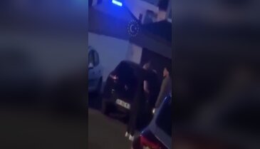 Kavga sırasında atılan sert tokat şahsı yerden yere vurdu