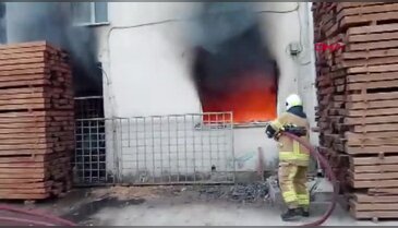 Bursa'da korkutan yangın! Depo sahibi alevlere müdahale ederken yaralandı...
