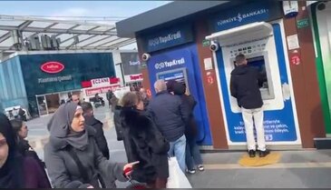Bursa'da ATM'lerde yoğunluk! Bazı noktalarda para kalmadı...