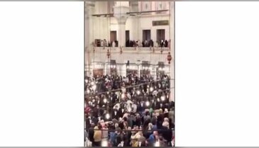 Kadir Gecesi'nde yaşandı! Fatih Camii'nde hareketlilik...Kadınlar başörtülerini attı