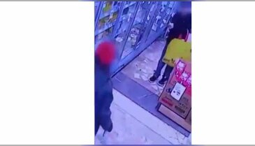 İki çocuğun marketten tereyağı çaldığı anlar kamerada