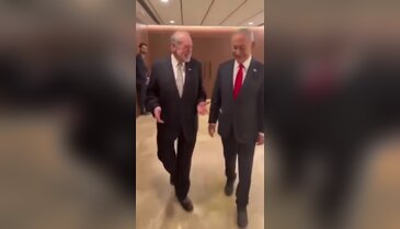 Dünyayı tedirgin eden görüntü! Bakın kağıtta ne yazıyormuş...