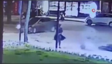 Bursa'da korkunç çarpışma: Motosiklet sürücüsü yola savruldu