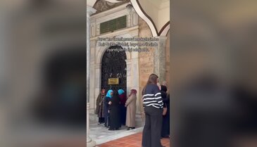 Bursa'da bayram öncesi dualar edildi... Emir Sultan Türbesi'ne yoğun ilgi!