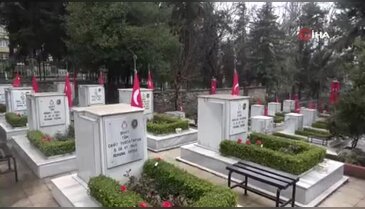 Bursa'da bayramda şehitlikte duygusal buluşma!
