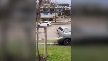 Bursa FSM Bulvarı'nda büyük kaza! Yol kenarına savruldu
