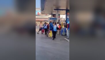 Kriz giderek büyüyor! Halk bidonlarla sokağa çıktı