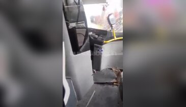 Bursa'da korkutan kaza! Özel halk otobüsünün camları patladı, yaralılar var...