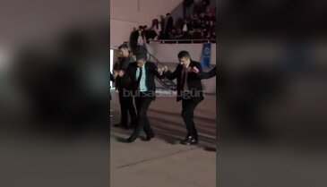 Bursa'da belediye başkanları halayda buluştu!