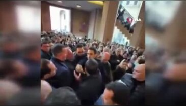 Ermenistan Başbakanı Paşinyan'a kilisede saldırı girişimi