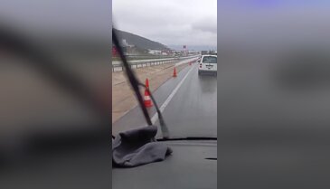 Bursa yolunun bir kısmı trafiğe kapandı! Ortalık göle döndü
