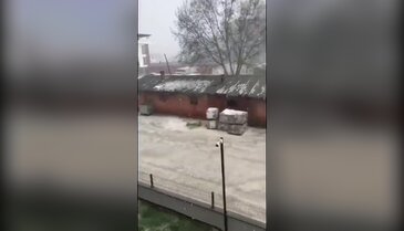 Bursa'nın ilçesinde dolu yağışı etkili oldu! Bir anda beyaza büründü