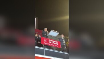 Bursa'da mitingde dikkat çeken an! Özgür Özel Çınarcık Barajı'nın açılışını gerçekleştirdi...