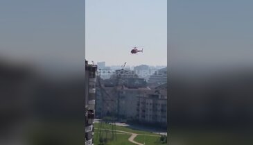 Sesini duyan balkona koştu! Bursa semalarındaki kırmızı helikopterin sırrı çözüldü